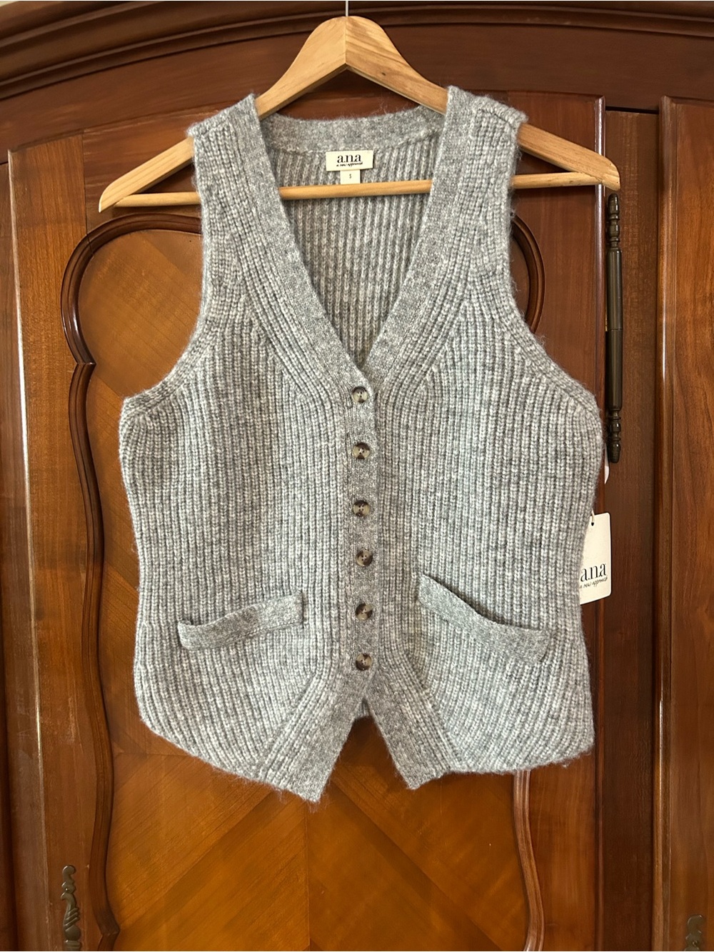 A.n.a Gray Ribbed Button-Front Knit Vest size small #1136 - Picture 4 of 7